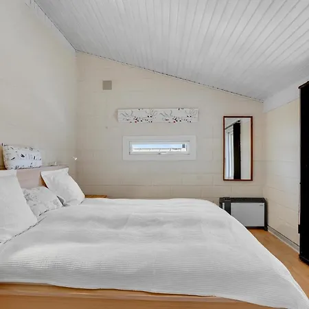 Feriehus Beautiful In Bjert With 2 Bedrooms And Wifi Binderup Strand