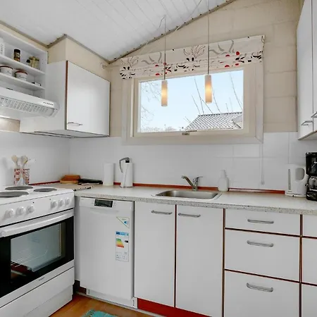 Beautiful In Bjert With 2 Bedrooms And Wifi * Binderup Strand